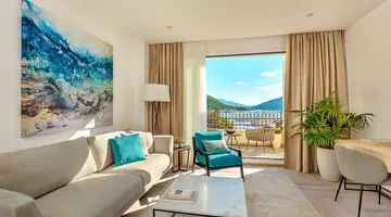 LAZURE HOTEL & MARINA
