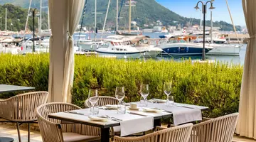 Lazure Hotel & Marina