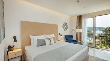 Lazure Hotel & Marina