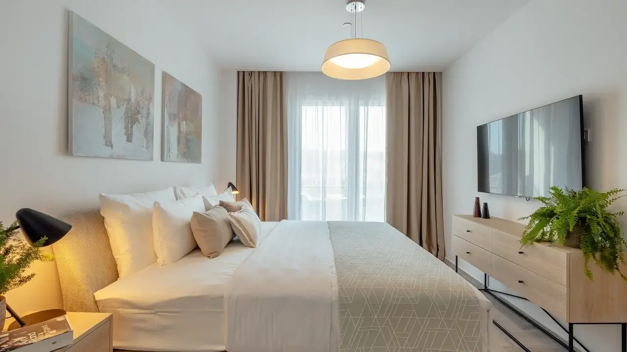 Lazure Hotel & Marina