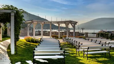 LAZURE HOTEL & MARINA