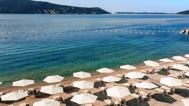 LAZURE HOTEL & MARINA