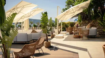 LAZURE HOTEL & MARINA