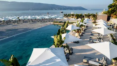 LAZURE HOTEL & MARINA