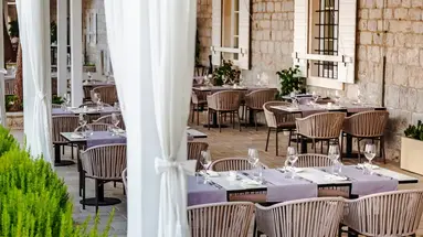 LAZURE HOTEL & MARINA