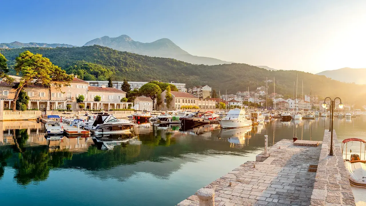 Lazure Hotel & Marina