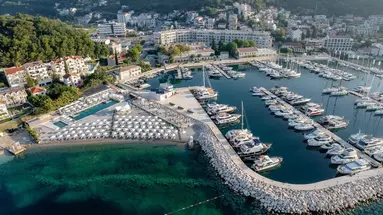 Lazure Hotel & Marina