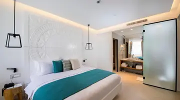 LAZURE HOTEL & MARINA