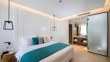 LAZURE HOTEL & MARINA