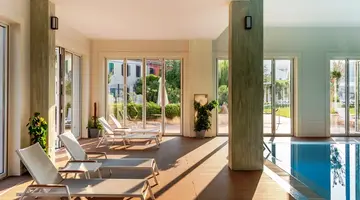 LAZURE HOTEL & MARINA