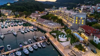 LAZURE HOTEL & MARINA