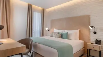 LAZURE HOTEL & MARINA