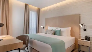 LAZURE HOTEL & MARINA