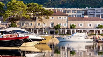 Lazure Hotel & Marina