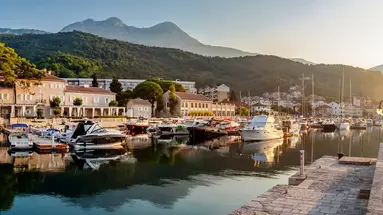 LAZURE HOTEL & MARINA
