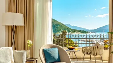 LAZURE HOTEL & MARINA