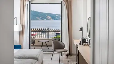 LAZURE HOTEL & MARINA