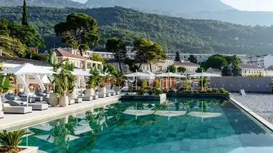 LAZURE HOTEL & MARINA