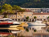 LAZURE HOTEL & MARINA