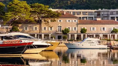 LAZURE HOTEL & MARINA