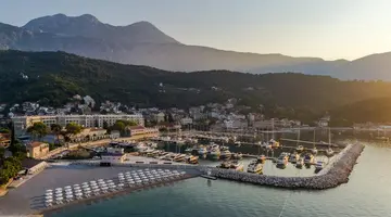 Lazure Marina and Hotel