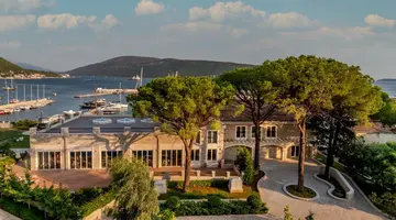 Lazure Marina and Hotel