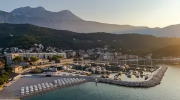 Lazure Marina and Hotel
