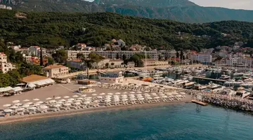 Lazure Marina and Hotel