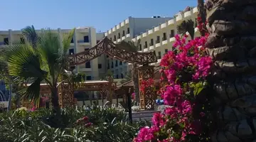 Le Jardin Aqua Park Resort