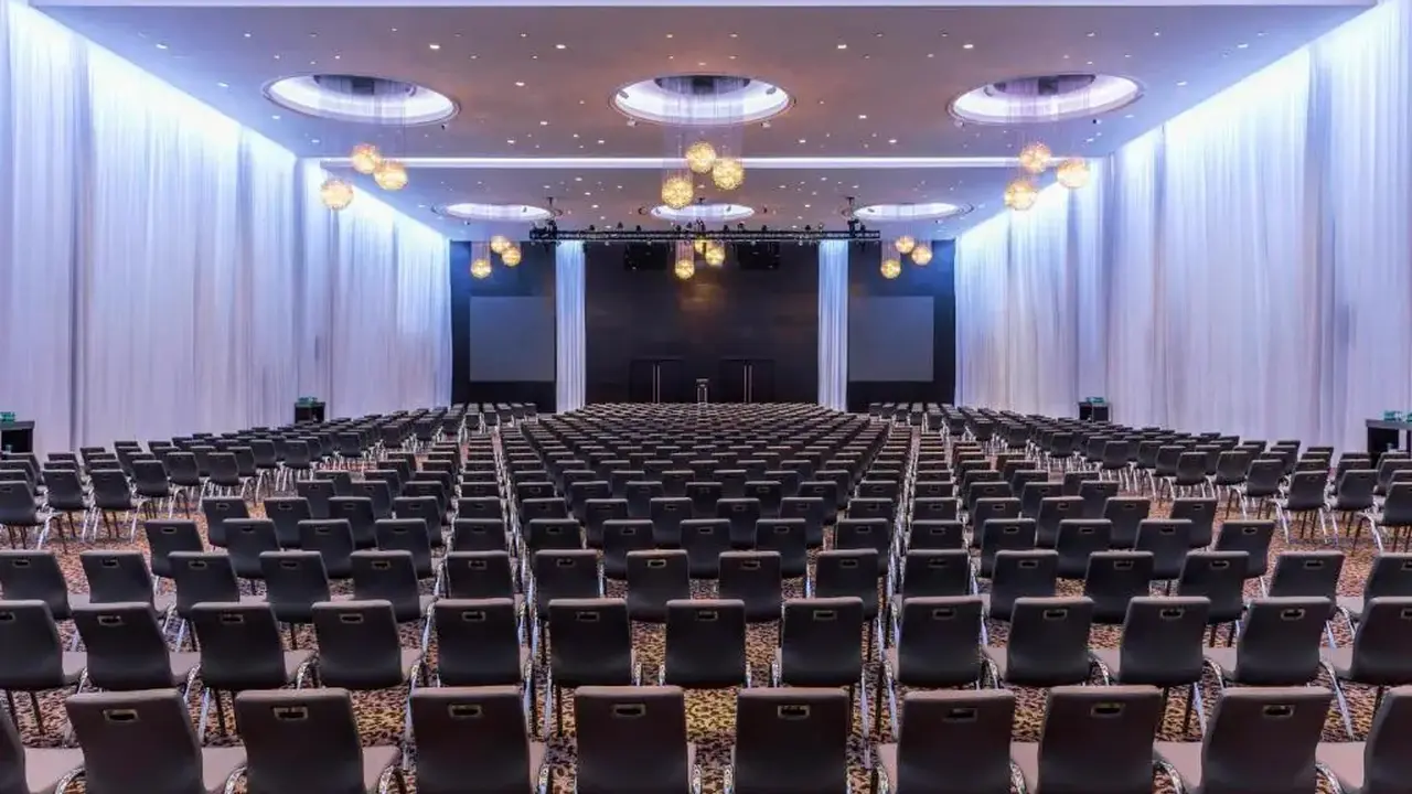 Le Meridien Dubai Hotel & Conference Centre