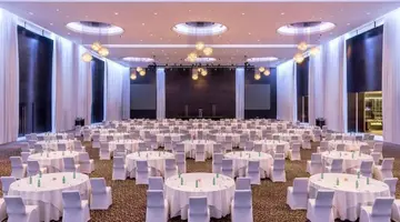 Le Meridien Dubai Hotel & Conference Centre