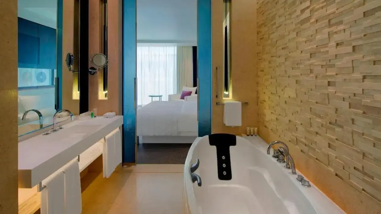 Le Meridien Dubai Hotel & Conference Centre