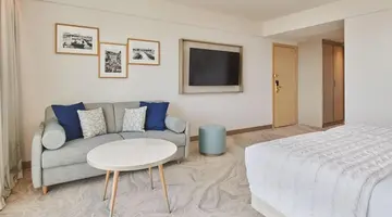 Le Meridien Lav Split