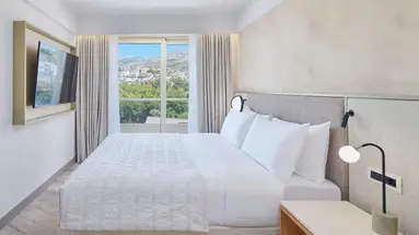 Le Meridien Lav Split