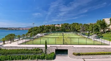 Le Meridien Lav Split