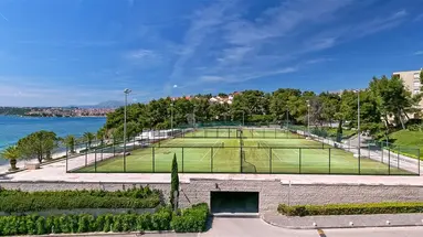 Le Meridien Lav Split
