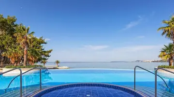 Le Meridien Lav Split