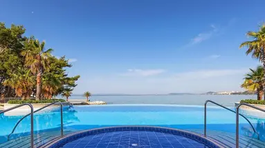 Le Meridien Lav Split