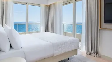 Le Meridien Lav Split
