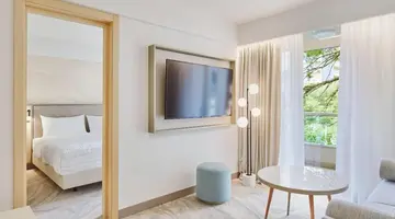 Le Meridien Lav Split