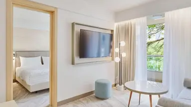 Le Meridien Lav Split