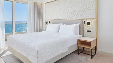 Le Meridien Lav Split