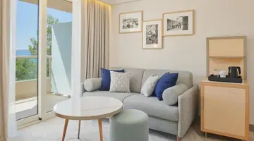 Le Meridien Lav Split