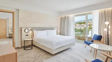 Le Meridien Lav Split