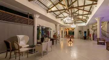 Le Peninsula Bay Beach Resort & SPA