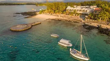 Le Peninsula Bay Beach Resort & SPA