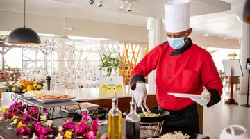 Le Peninsula Bay Beach Resort & Spa