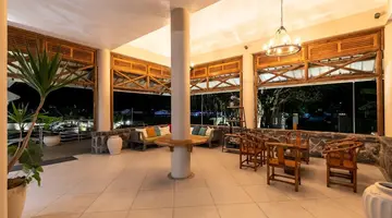 Le Peninsula Bay Beach Resort & SPA