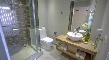 Le Peninsula Bay Beach Resort & Spa