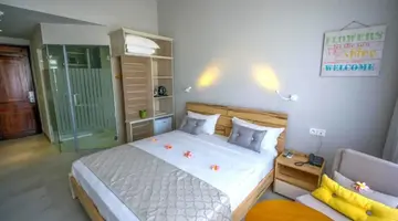 Le Peninsula Bay Beach Resort & Spa